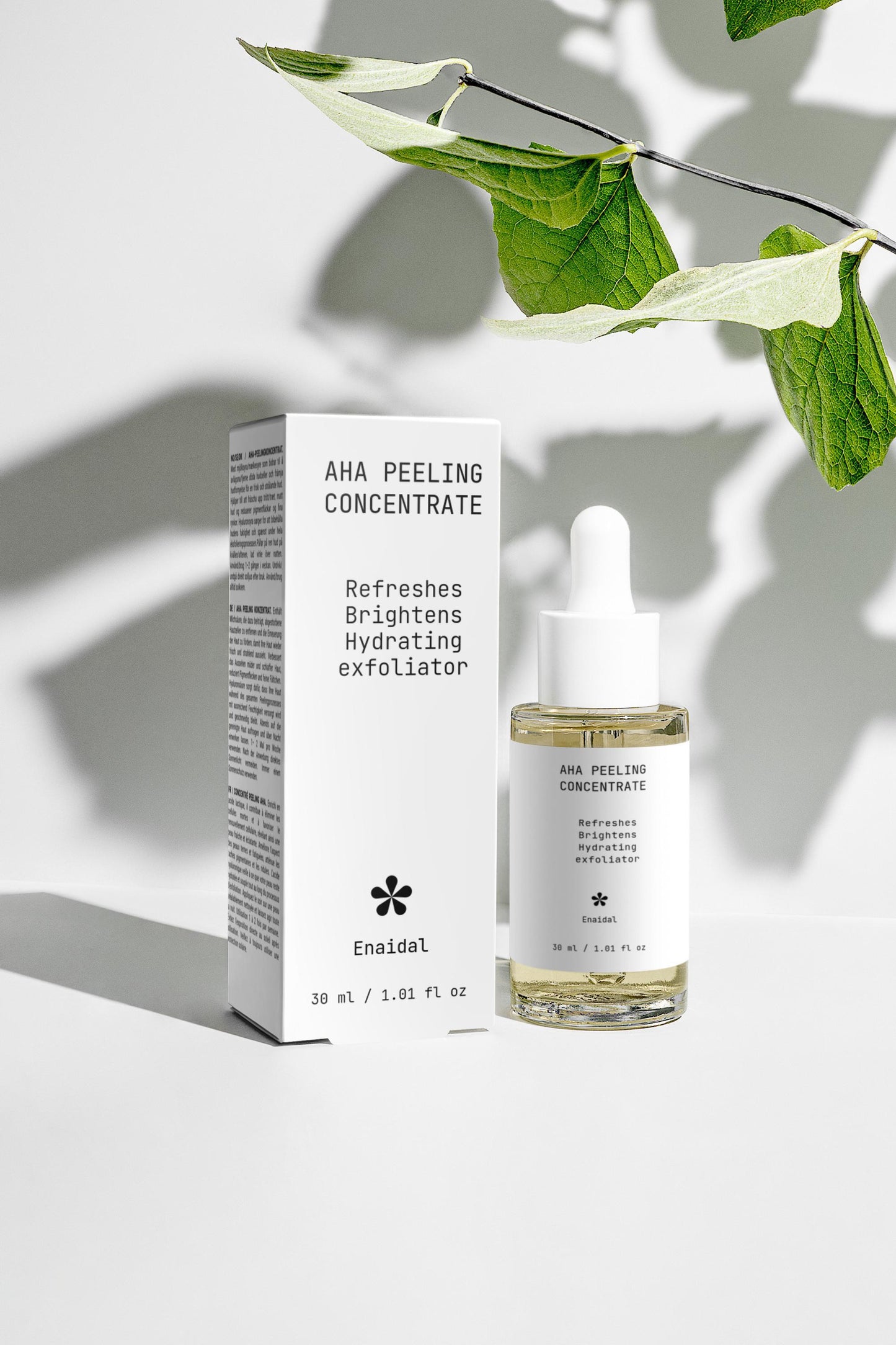 Avec 10 % d'acide lactique qui aide à éliminer les cellules mortes de la peau et à favoriser le renouvellement cutané, révélant une peau fraîche et radieuse. Aide à améliorer l'apparence de la peau fatiguée et terne, réduit les taches de pigmentation et les ridules. 1 % d'acide hyaluronique garantit que votre peau reste hydratée et souple tout au long du processus d'exfoliation. Appliquez sur une peau propre le soir et laissez agir toute la nuit. Utilisez 1 à 2 fois par semaine. 